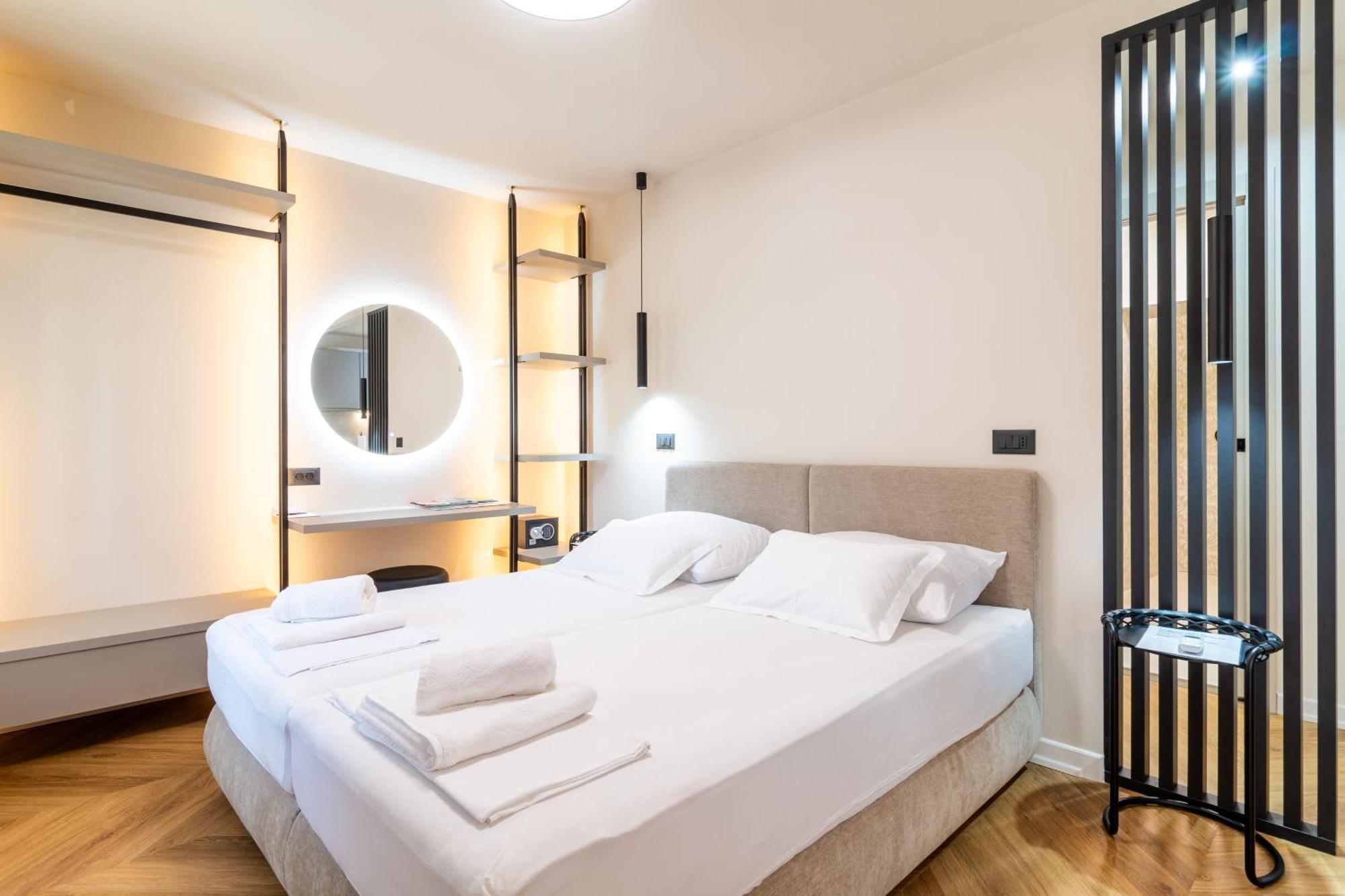 Apartment Centre In Stone House สปลิท ภายนอก รูปภาพ