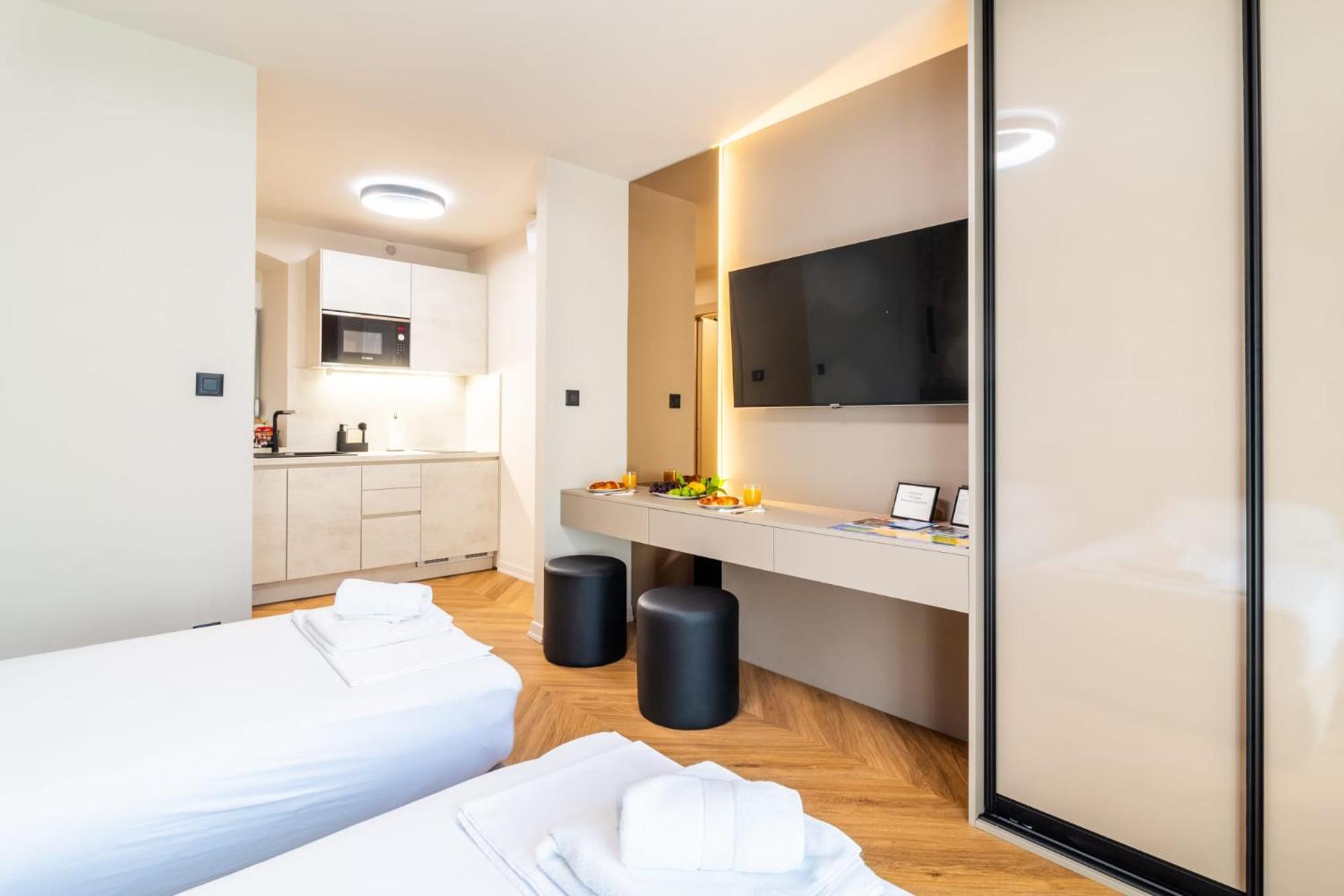 Apartment Centre In Stone House สปลิท ภายนอก รูปภาพ
